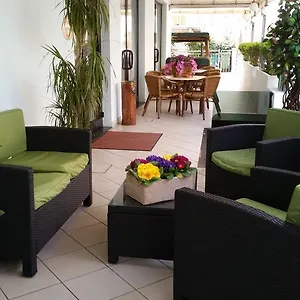 Santini Hotel